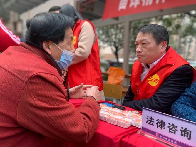 普法惠民零距离 行政复议与民法典宣传点亮法治之光